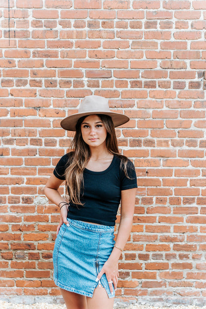 The Jacey Baby Tee Ribbed Top in Black | One Size