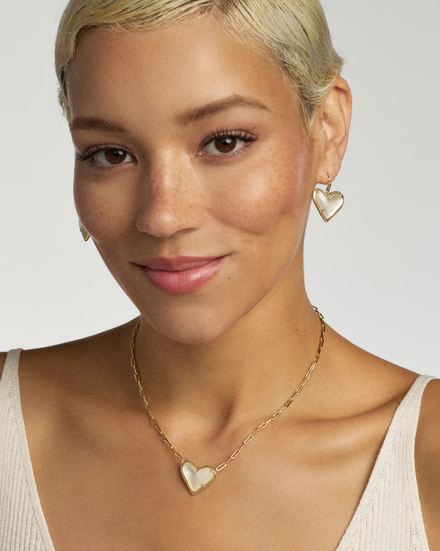 Kendra Scott Ari Heart Statement Gold Short Pendant Necklace