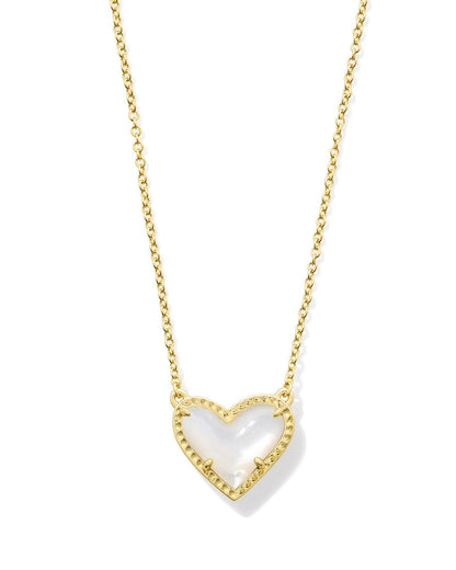 Kendra Scott Ari Heart Gold Short Pendant Necklace in MOP