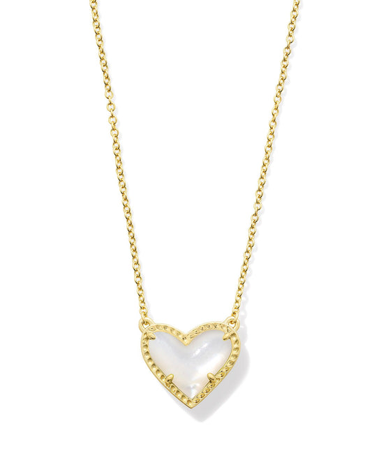 Kendra Scott Ari Heart Gold Short Pendant Necklace in MOP